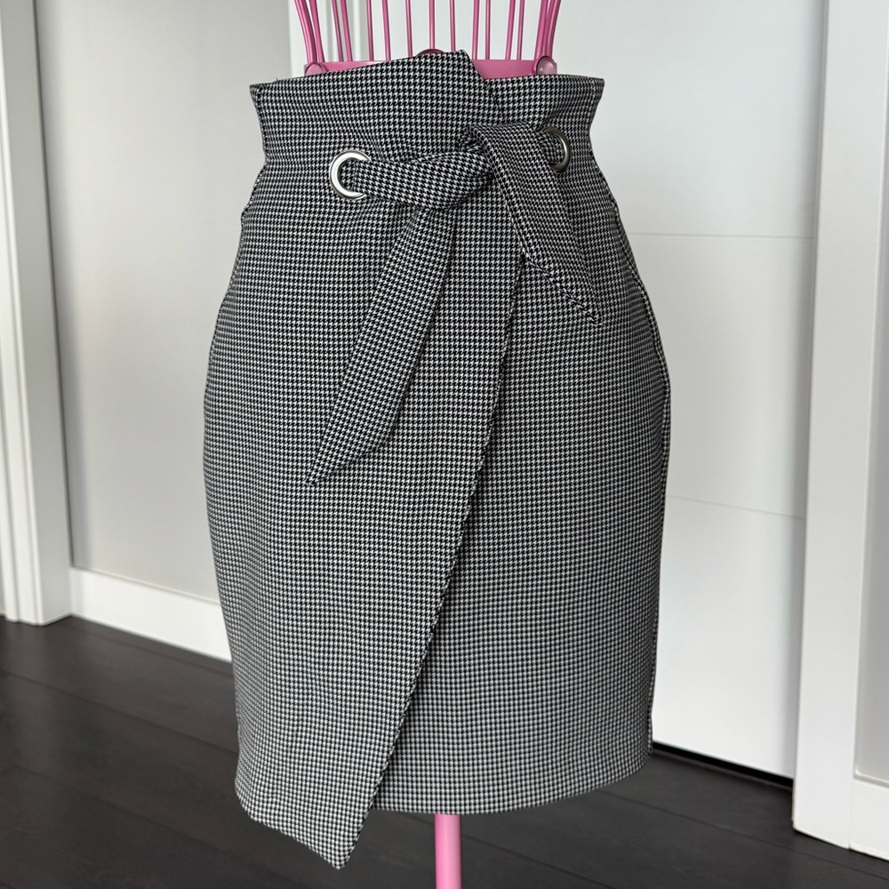 H&M Black and White Houndstooth Pencil Skirt